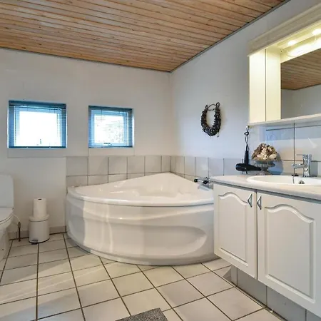 Stunning In With Kitchen